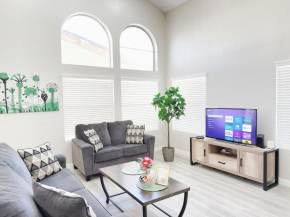 Pool House Newly Remodeled 3bed 3bath Near DT Summerlin and Red Rock